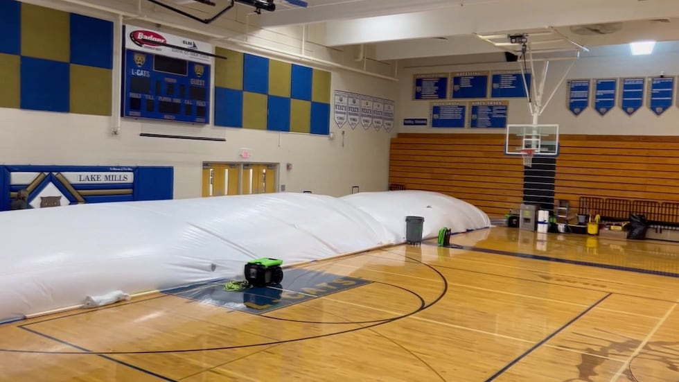 El Distrito Escolar del Área de Lake Mills está trabajando para que los estudiantes regresen al aula después de un...
