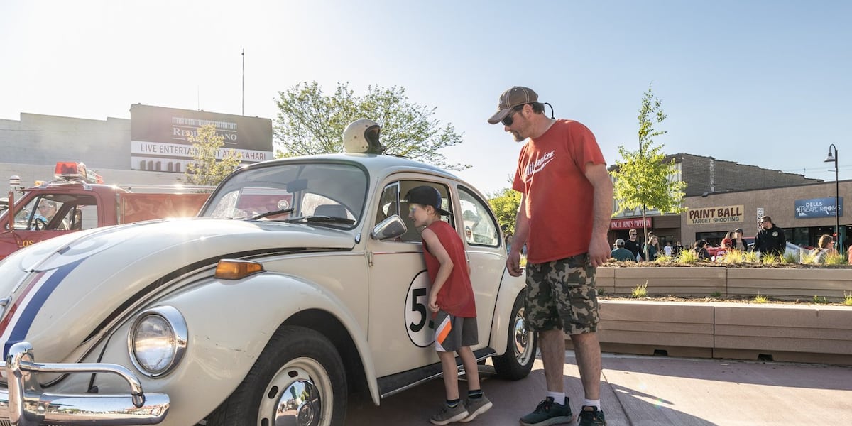 Classic cars and community drive big crowds to Wisconsin Dells this weekend Classic cars and community drive big crowds to Wisconsin Dells this weekend