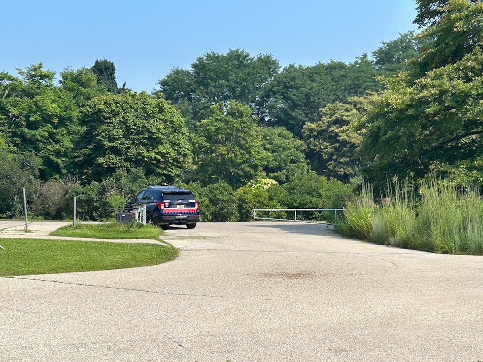 El Departamento de Policía de UW-Madison le pide a la gente que evite el lado este del Arboreto de UW en ...