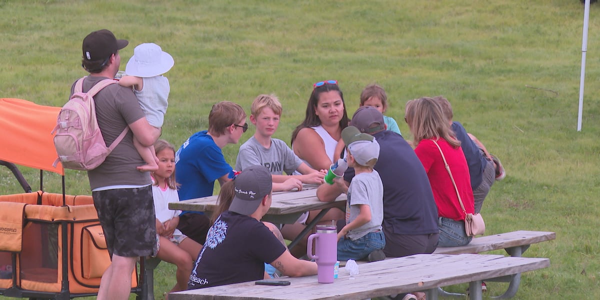 Sauk Prairie’s Fire on the River draws crowds for nation’s 250th birthday