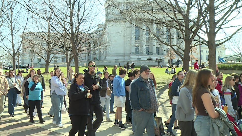 New vendors, T-shirts, tote bags kick off Dane Co. Farmers’ Market