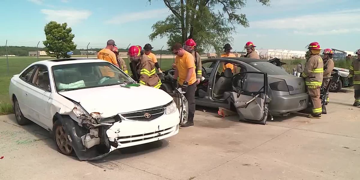 Fire Ops 101 gives Wisconsin officials hands-on look at firefighter challenges