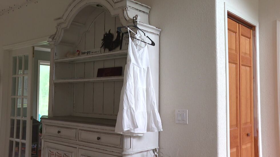 Wissonsin dellls Woman Plang to Wear this Dress for Engagement Photos.
